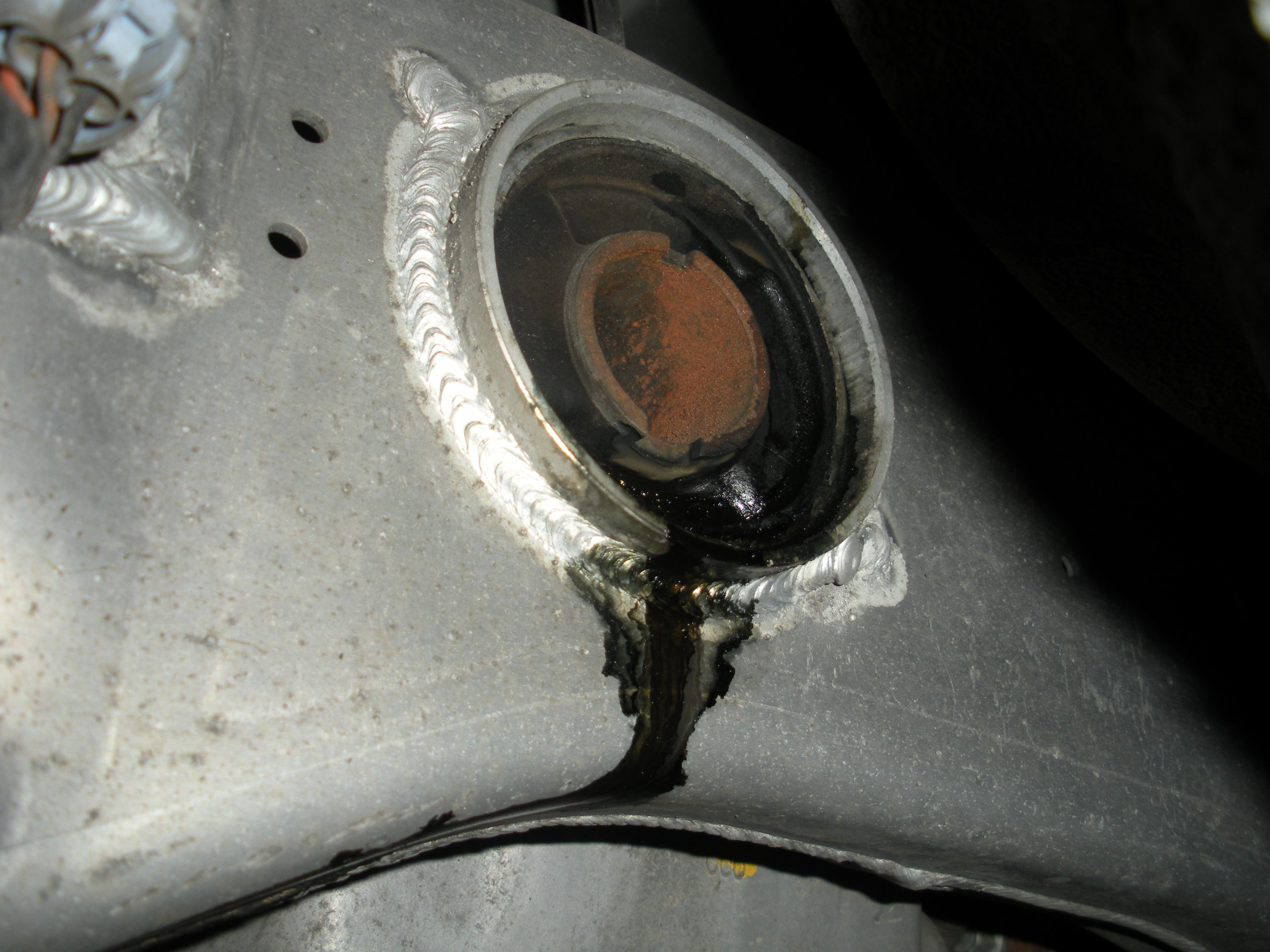 Seal at rear suspension mount