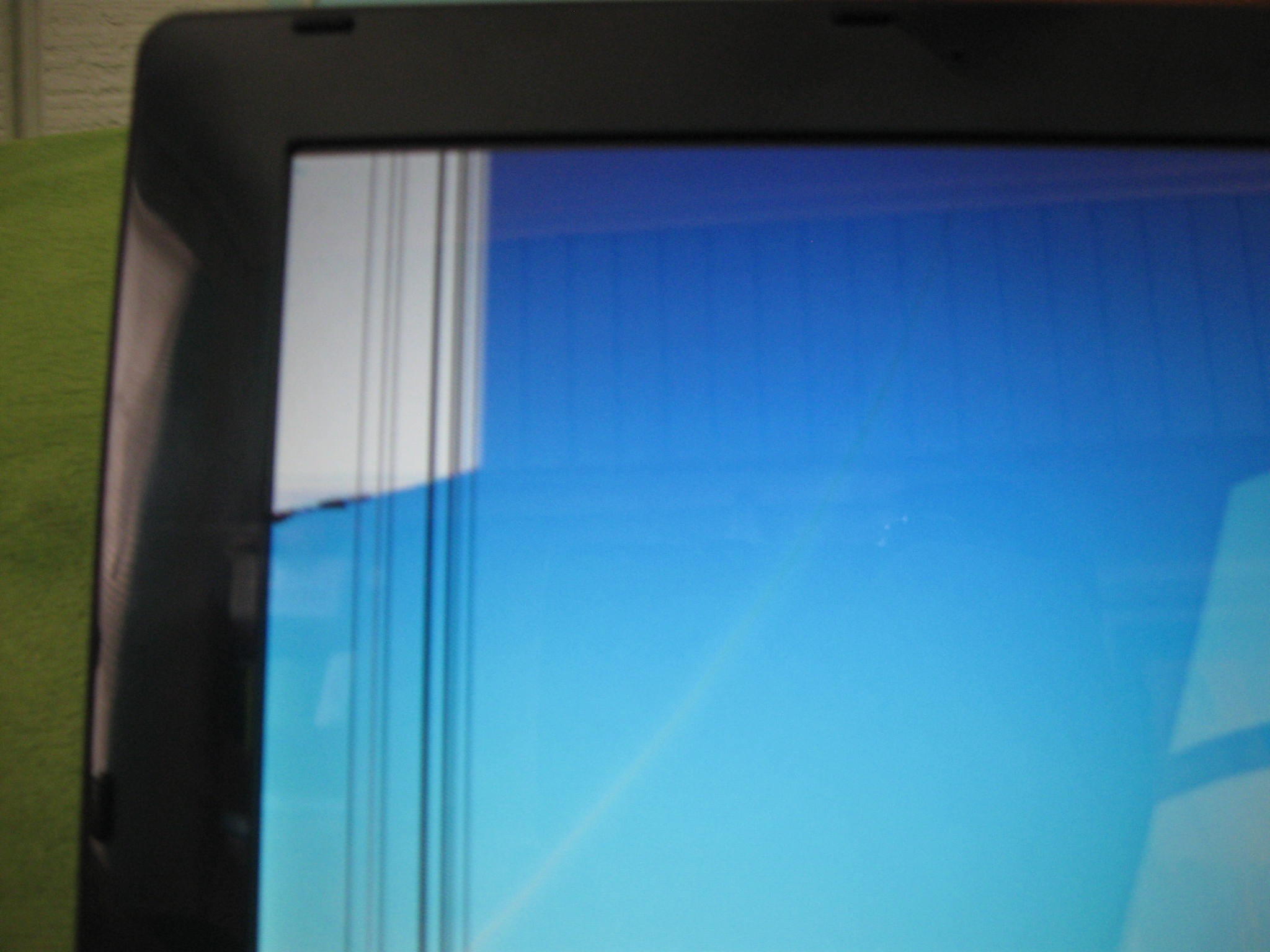 The cracked screen of a Netbook Acer