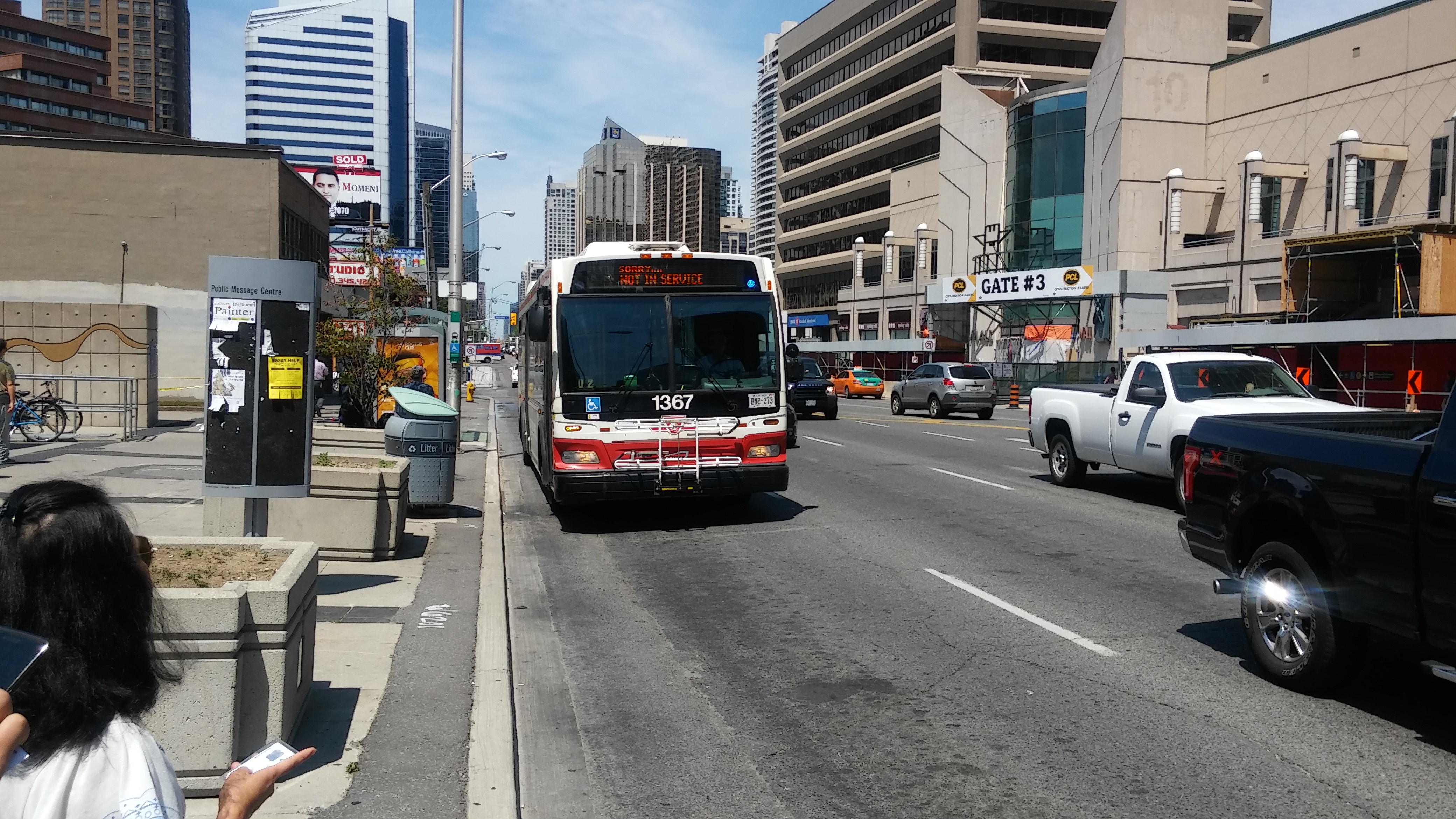 here is another photo of one of the buses that passed us by that read Out Of Service.

this is ridiculous when more than 20 customers were waiting for the bus to go Southbound on Yonge Street earlier 