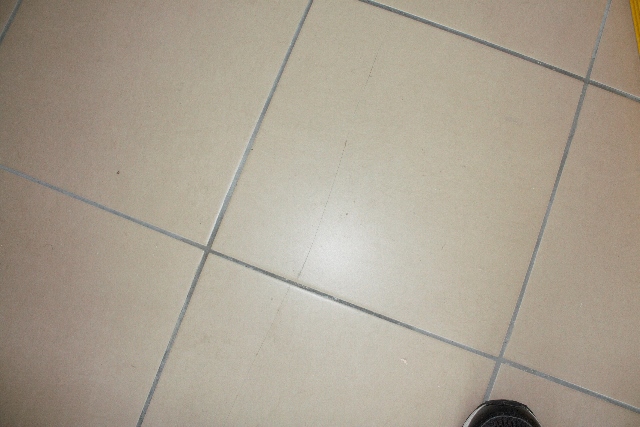 crack in tiles, second time.
