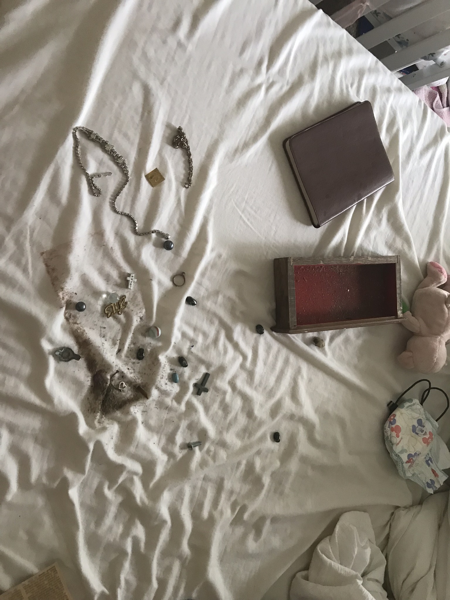 Jewelry and valuable stolen by AH4R neighbor claim