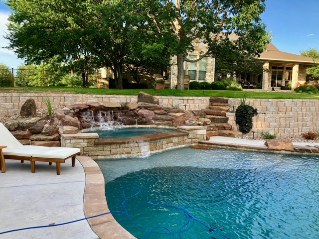 We build amazing pools, on time and on budget.