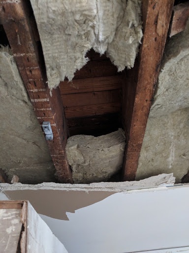 No insulation in ceiling