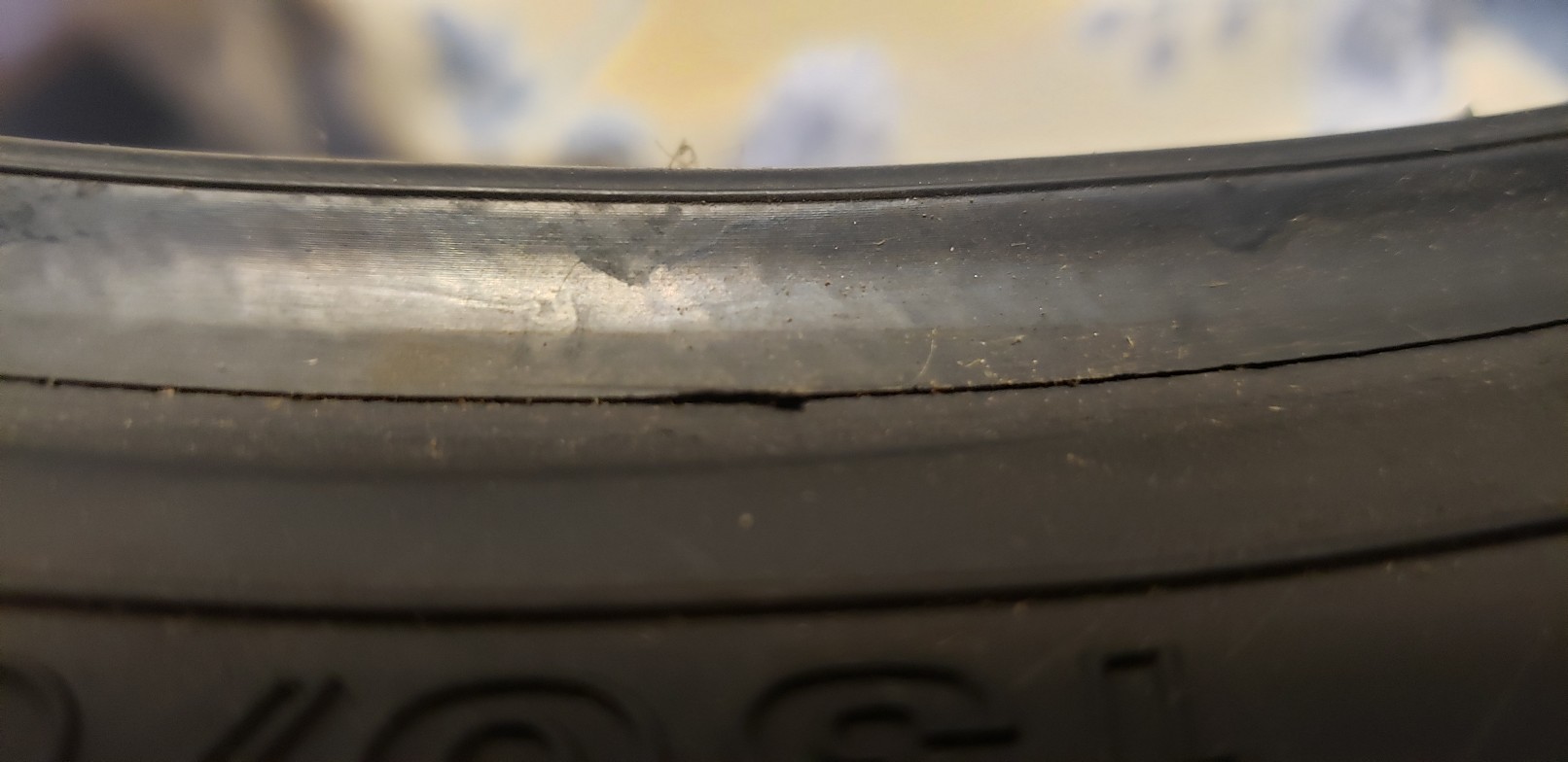 Note split around tire 