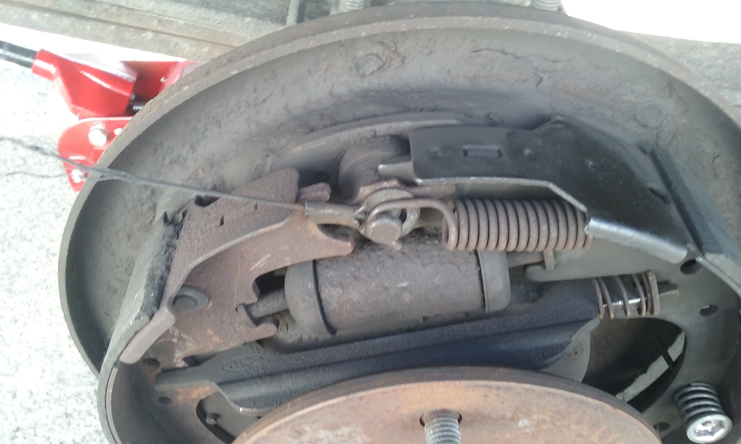No brake shoes should be rusty if they are brand new from Auto zone
