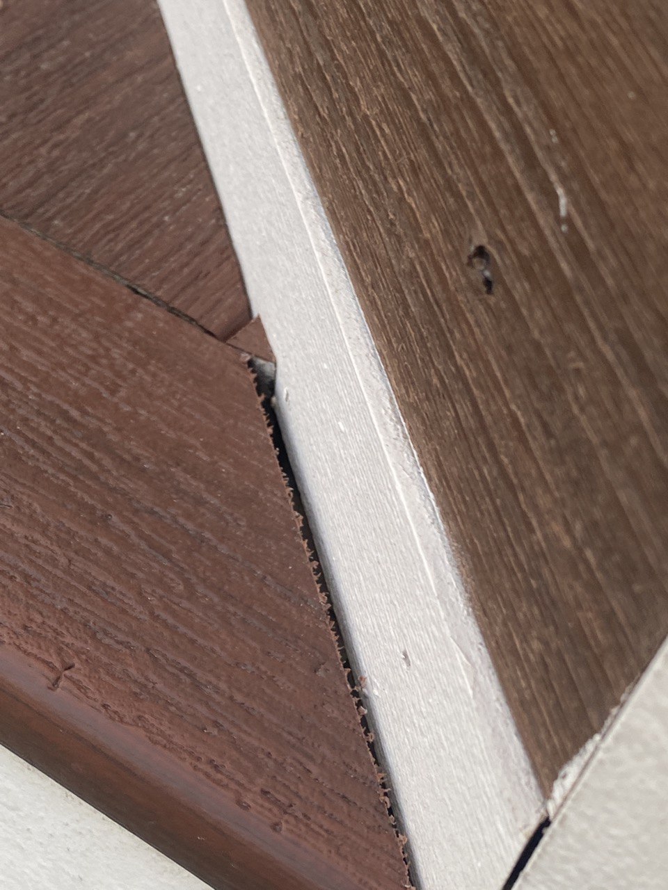 many areas like this in wood and siding, gaps