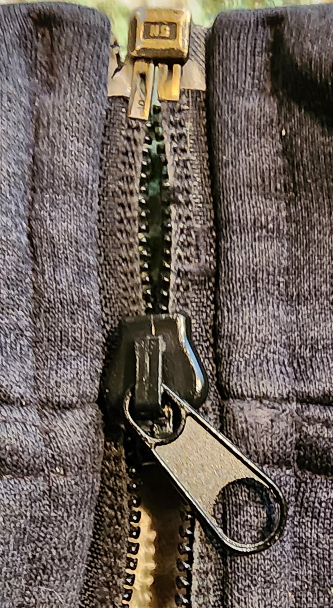 Failure to connect the two sides of the zipper